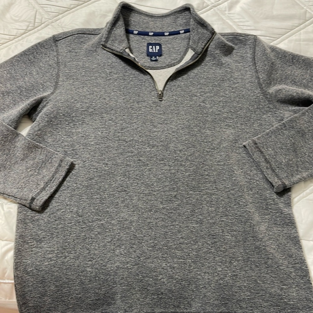 GAP size Medium men’s gray pullover sweater like new